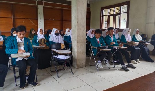 Pembinaan dan Evaluasi Mahasiswa Penerima Bantuan Bidikmisi dan Kartu Indonesia Pintar (KIP) Kuliah